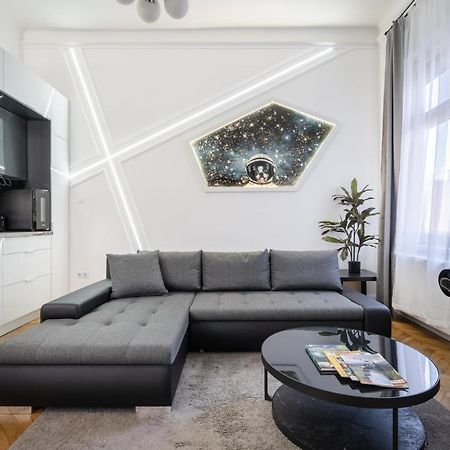 Galaxy Cube Apartment Budapest Extérieur photo