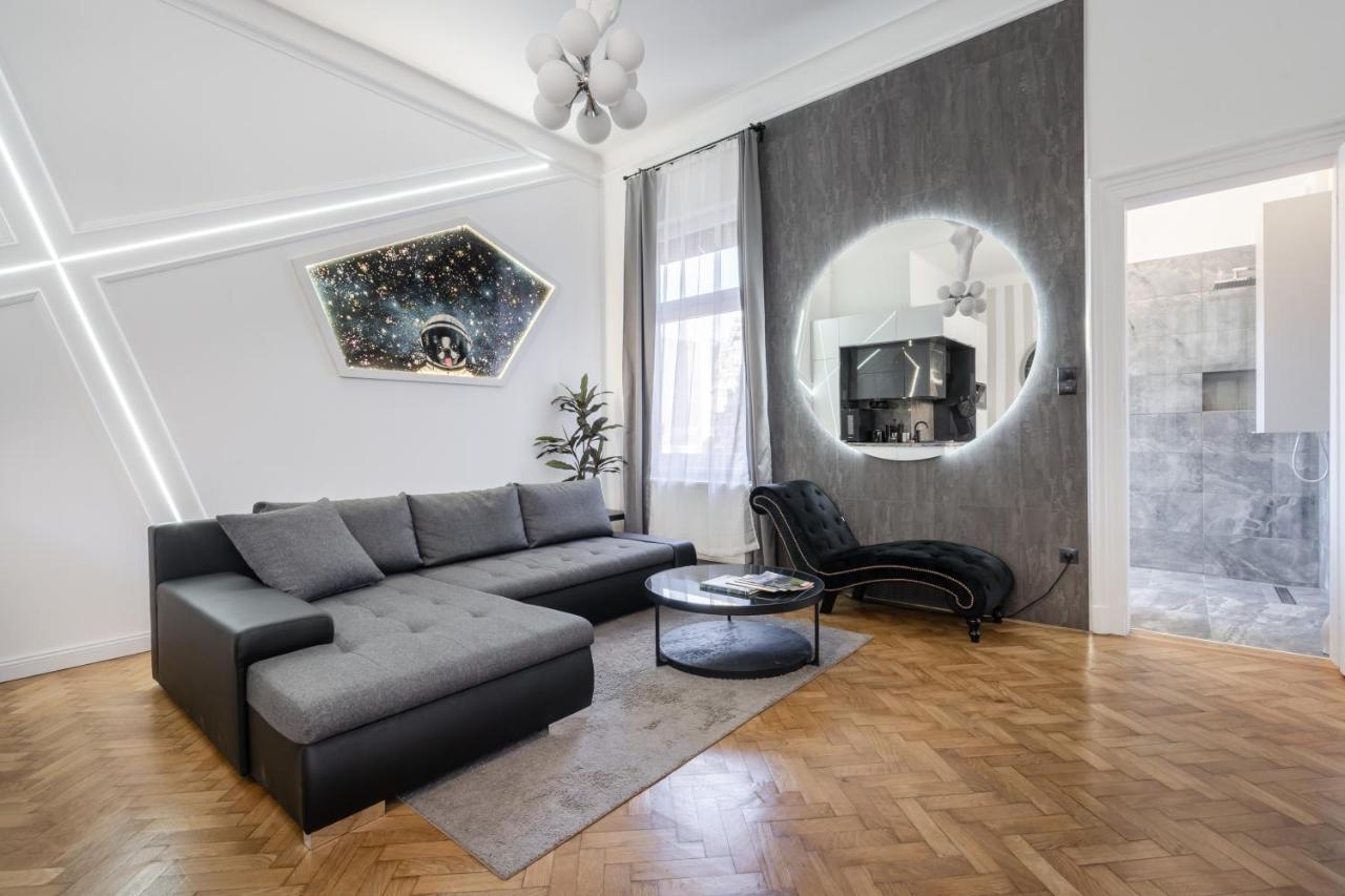 Galaxy Cube Apartment Budapest Extérieur photo
