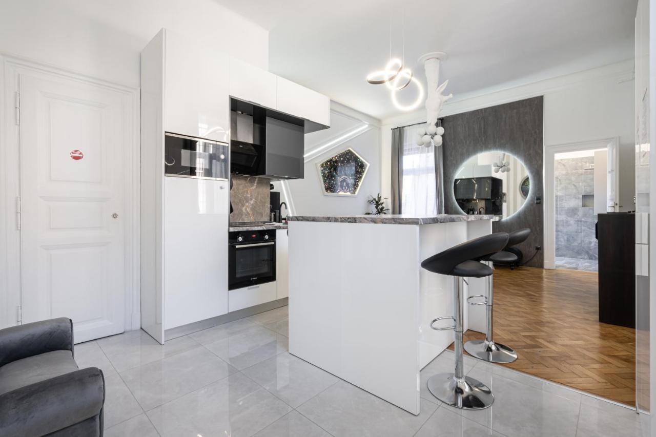 Galaxy Cube Apartment Budapest Extérieur photo