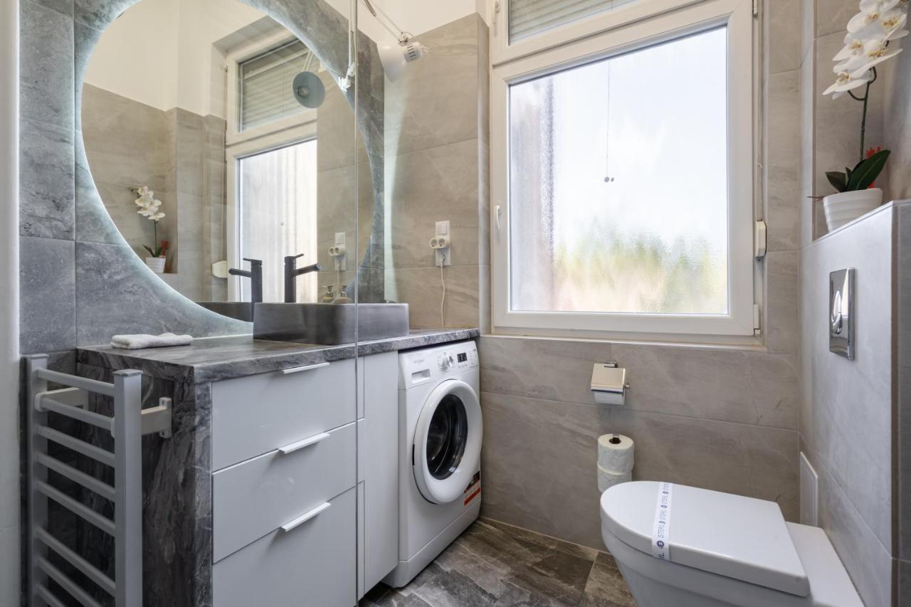 Galaxy Cube Apartment Budapest Extérieur photo